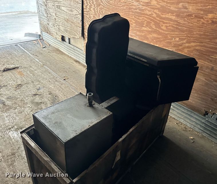 image for item EH4058 2015 Peterbilt 567 semi truck