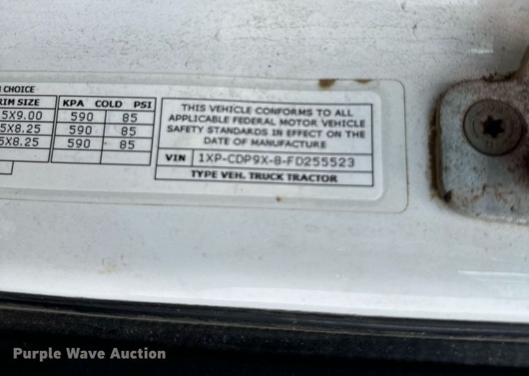 image for item EH4058 2015 Peterbilt 567 semi truck