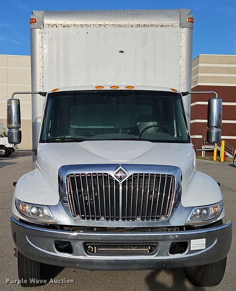 image for item EI8393 2007 International  4300  box truck