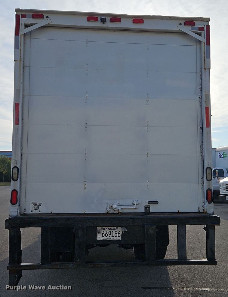 image for item EI8393 2007 International  4300  box truck