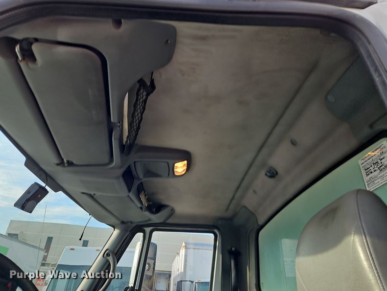 image for item EI8393 2007 International  4300  box truck