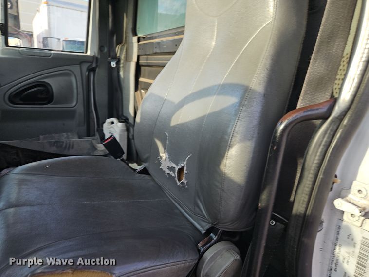 image for item EI8393 2007 International  4300  box truck