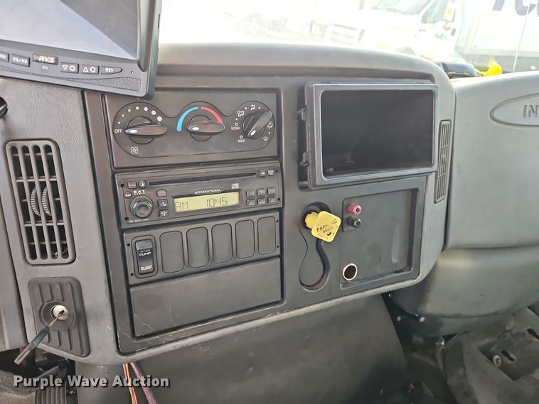 image for item EI8393 2007 International  4300  box truck