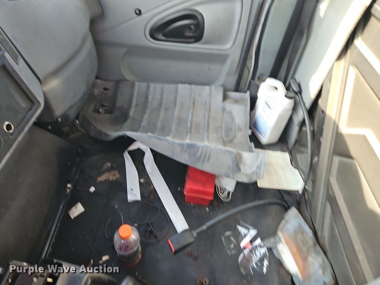 image for item EI8393 2007 International  4300  box truck