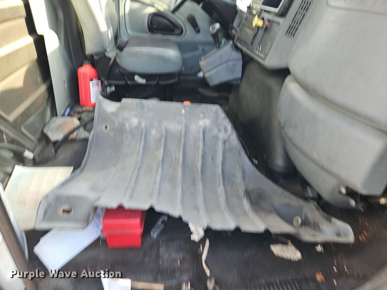 image for item EI8393 2007 International  4300  box truck