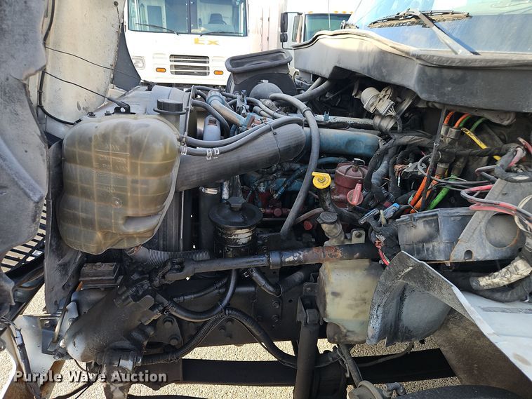 image for item EI8393 2007 International  4300  box truck