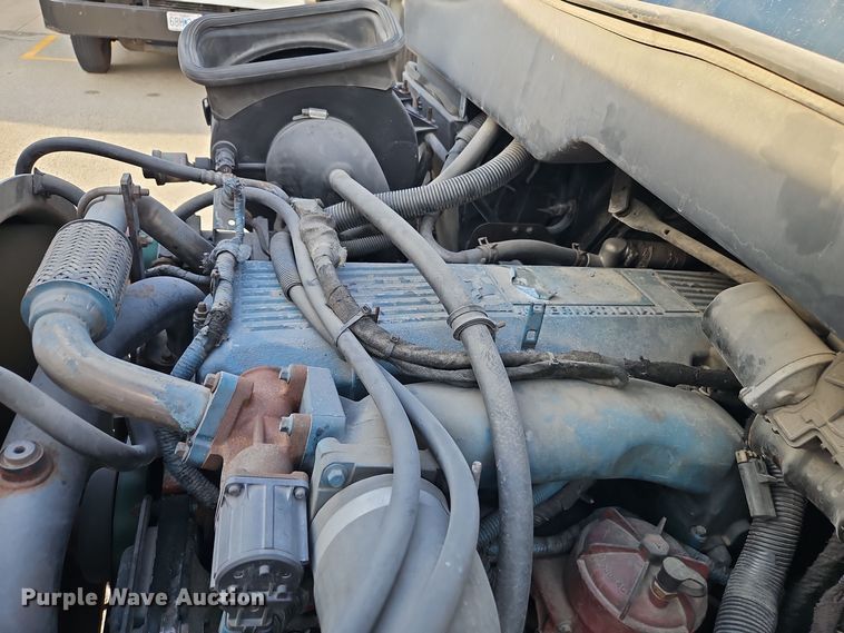 image for item EI8393 2007 International  4300  box truck