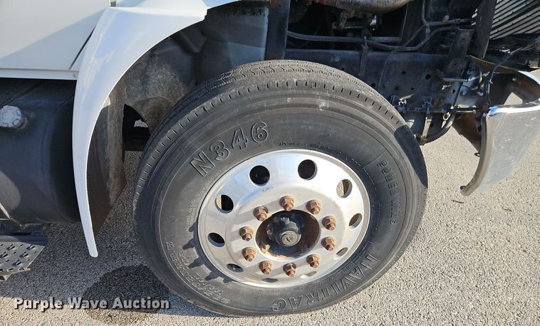 image for item EI8393 2007 International  4300  box truck