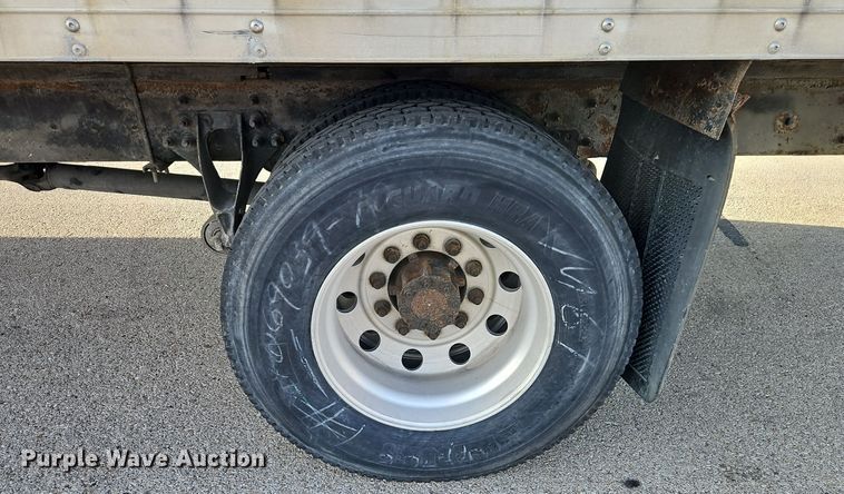 image for item EI8393 2007 International  4300  box truck