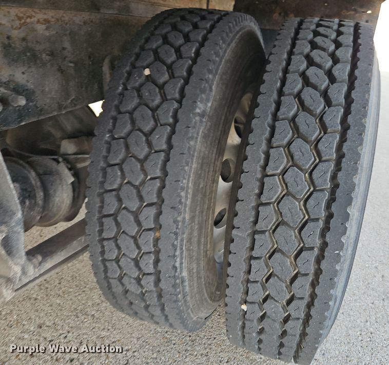 image for item EI8393 2007 International  4300  box truck