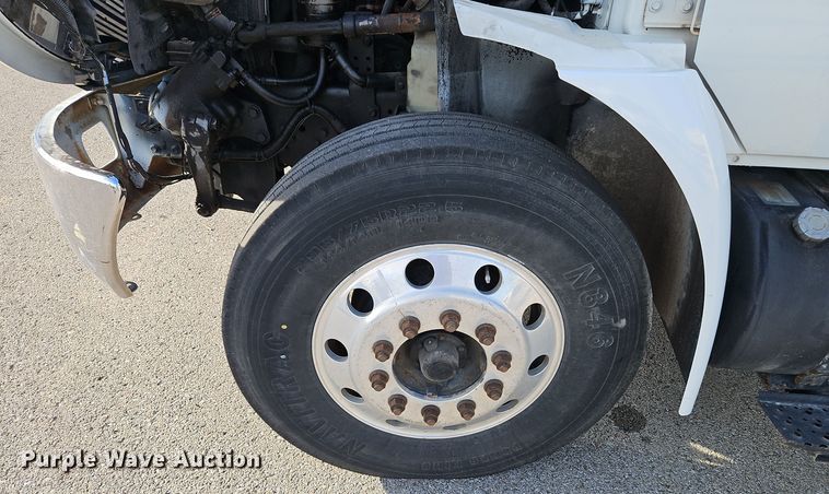 image for item EI8393 2007 International  4300  box truck