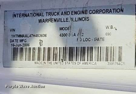 image for item EI8393 2007 International  4300  box truck