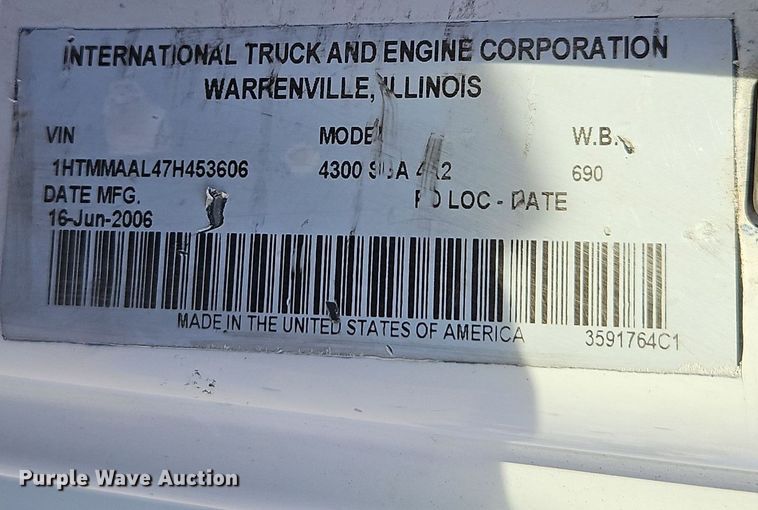image for item EI8393 2007 International  4300  box truck