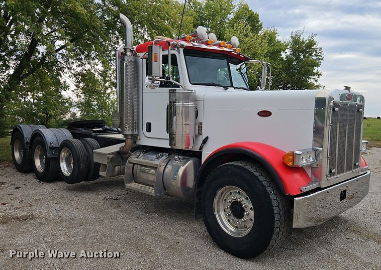image for item EI8400 2007 Peterbilt  379 semi truck