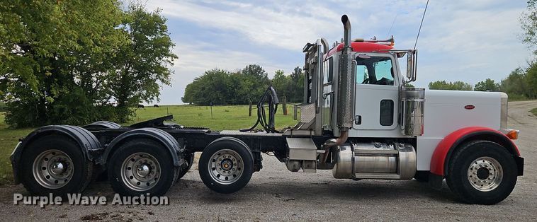 image for item EI8400 2007 Peterbilt  379 semi truck