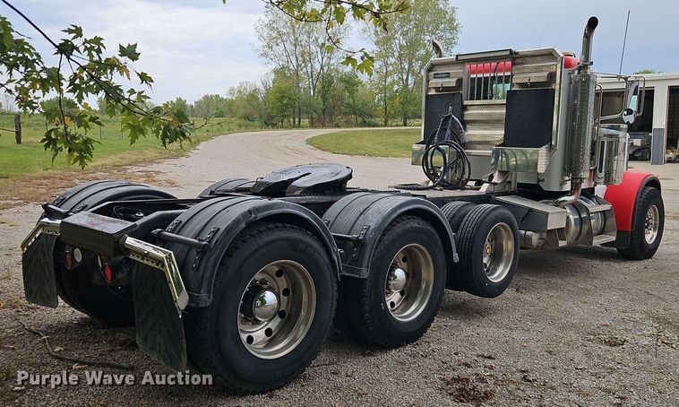 image for item EI8400 2007 Peterbilt  379 semi truck