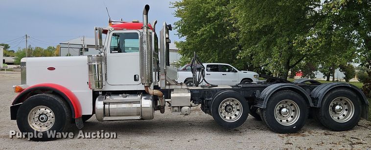 image for item EI8400 2007 Peterbilt  379 semi truck