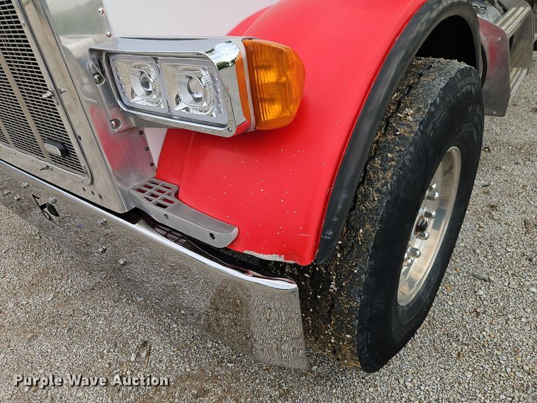 image for item EI8400 2007 Peterbilt  379 semi truck