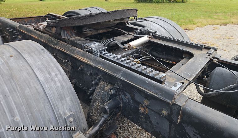 image for item EI8400 2007 Peterbilt  379 semi truck