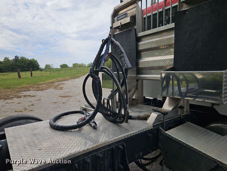 image for item EI8400 2007 Peterbilt  379 semi truck