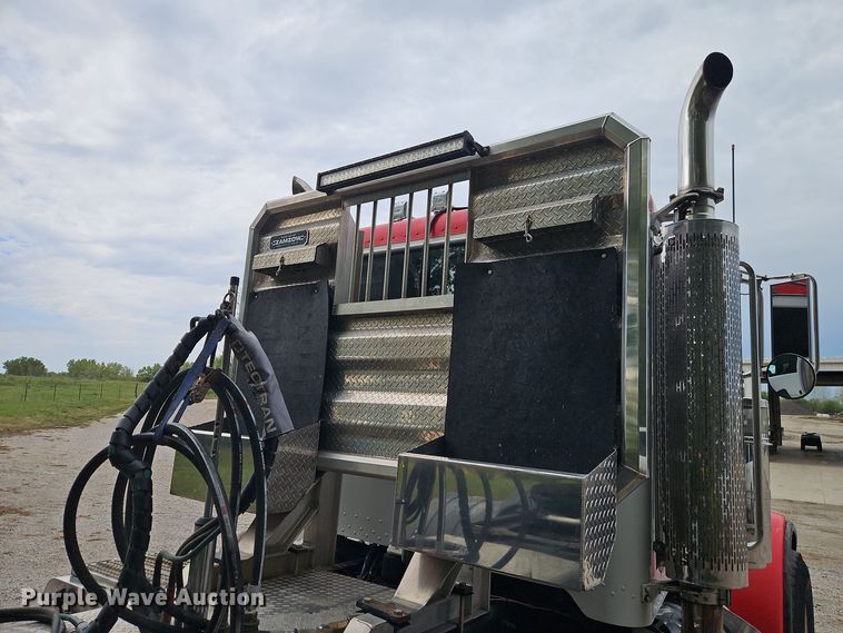 image for item EI8400 2007 Peterbilt  379 semi truck