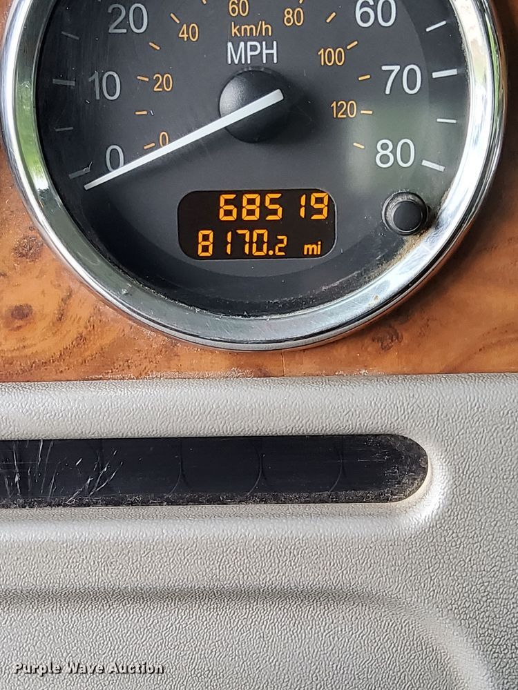 image for item EI8400 2007 Peterbilt  379 semi truck