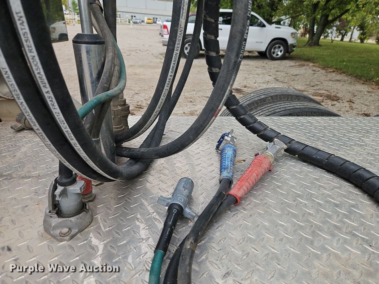 image for item EI8400 2007 Peterbilt  379 semi truck