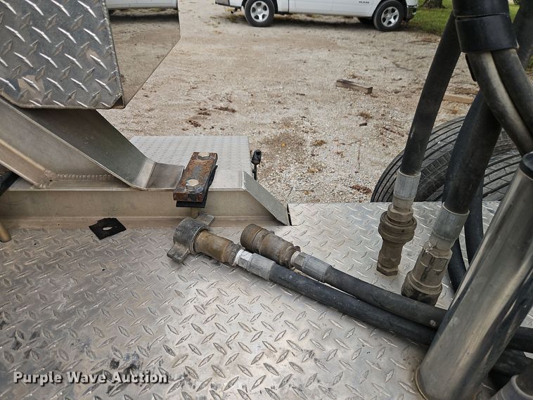 image for item EI8400 2007 Peterbilt  379 semi truck