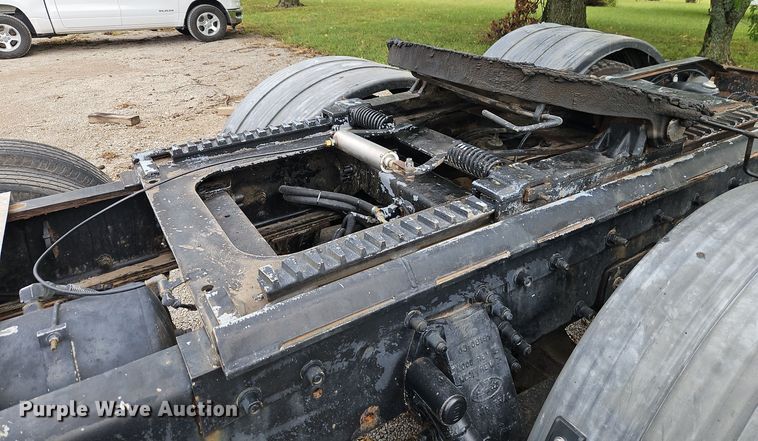 image for item EI8400 2007 Peterbilt  379 semi truck