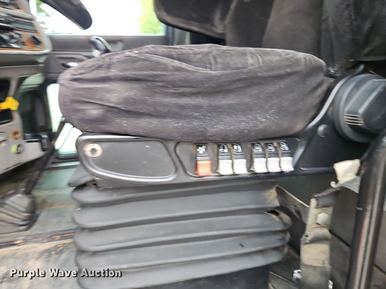 image for item EI8400 2007 Peterbilt  379 semi truck