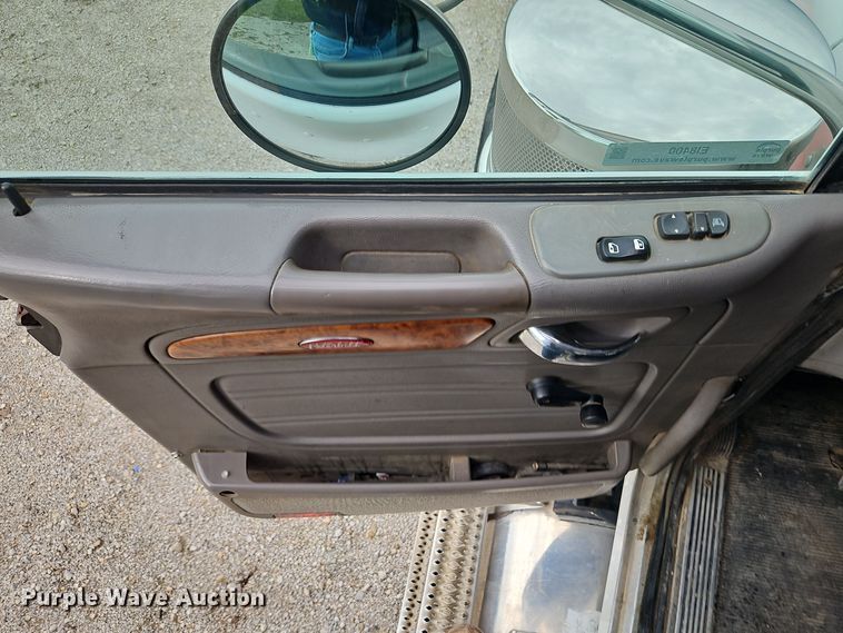 image for item EI8400 2007 Peterbilt  379 semi truck