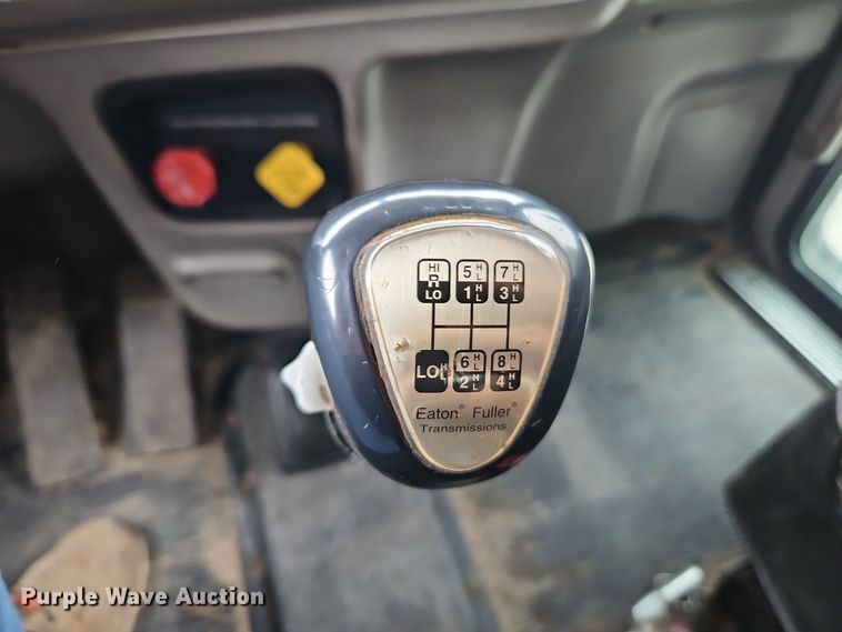 image for item EI8400 2007 Peterbilt  379 semi truck