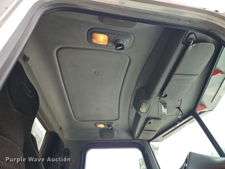 image for item EI8400 2007 Peterbilt  379 semi truck