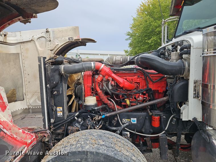 image for item EI8400 2007 Peterbilt  379 semi truck