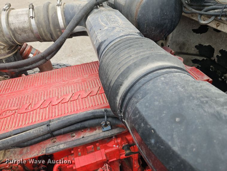 image for item EI8400 2007 Peterbilt  379 semi truck