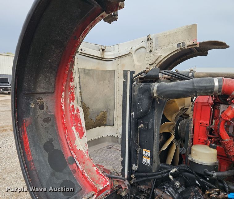 image for item EI8400 2007 Peterbilt  379 semi truck