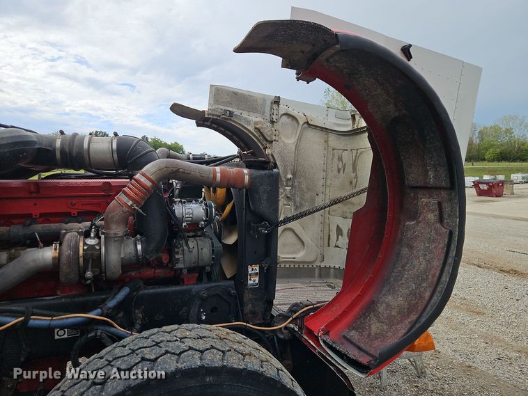 image for item EI8400 2007 Peterbilt  379 semi truck