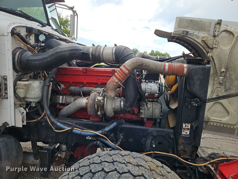 image for item EI8400 2007 Peterbilt  379 semi truck