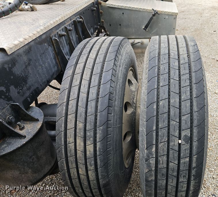 image for item EI8400 2007 Peterbilt  379 semi truck