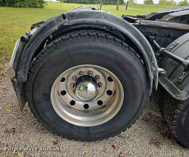 image for item EI8400 2007 Peterbilt  379 semi truck