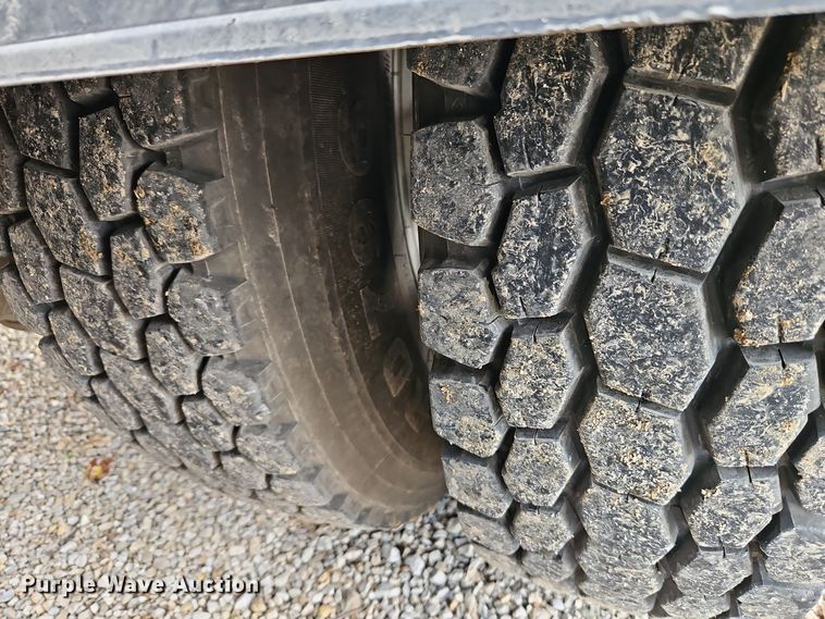 image for item EI8400 2007 Peterbilt  379 semi truck