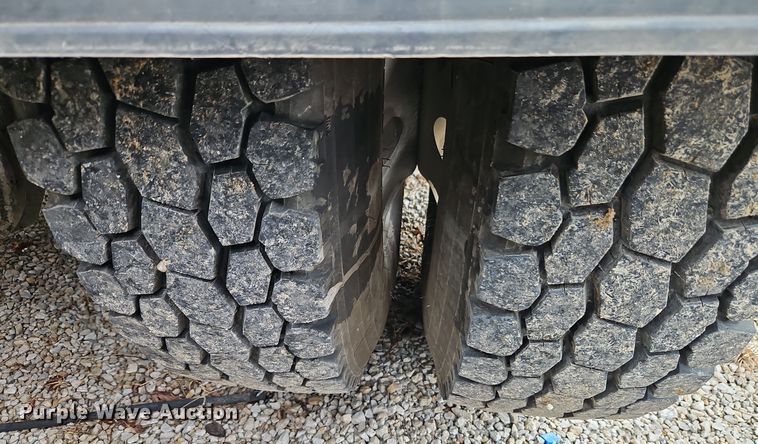 image for item EI8400 2007 Peterbilt  379 semi truck