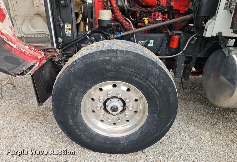 image for item EI8400 2007 Peterbilt  379 semi truck