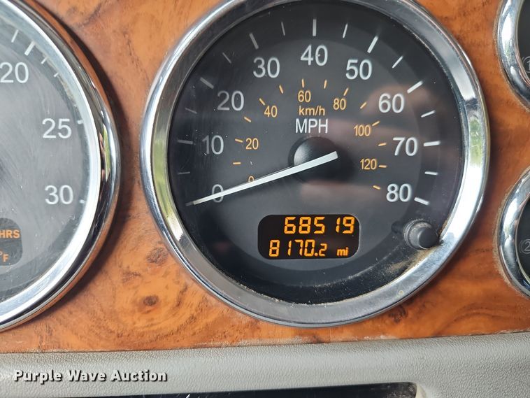 image for item EI8400 2007 Peterbilt  379 semi truck