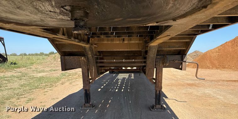 image for item EJ3081 2002 Viking VFD46R16F35T drop deck equipment trailer