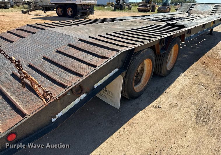 image for item EJ3081 2002 Viking VFD46R16F35T drop deck equipment trailer