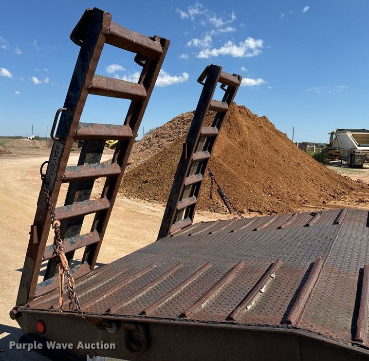 image for item EJ3081 2002 Viking VFD46R16F35T drop deck equipment trailer