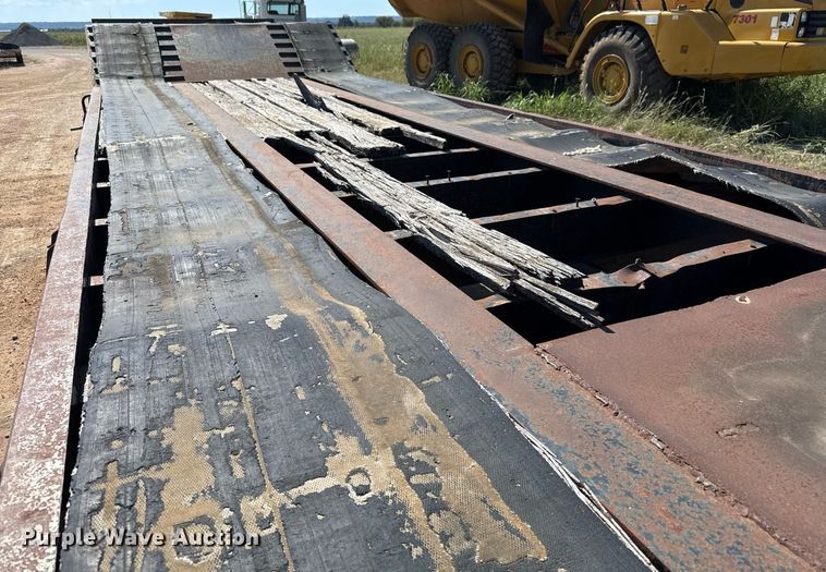 image for item EJ3081 2002 Viking VFD46R16F35T drop deck equipment trailer