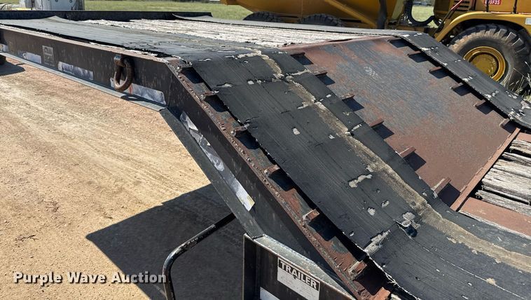 image for item EJ3081 2002 Viking VFD46R16F35T drop deck equipment trailer