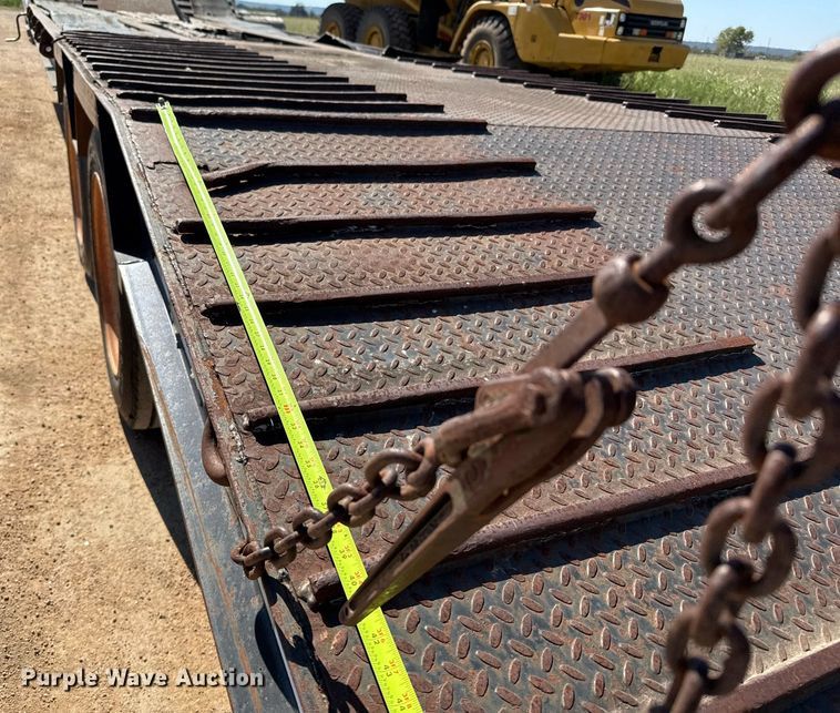 image for item EJ3081 2002 Viking VFD46R16F35T drop deck equipment trailer